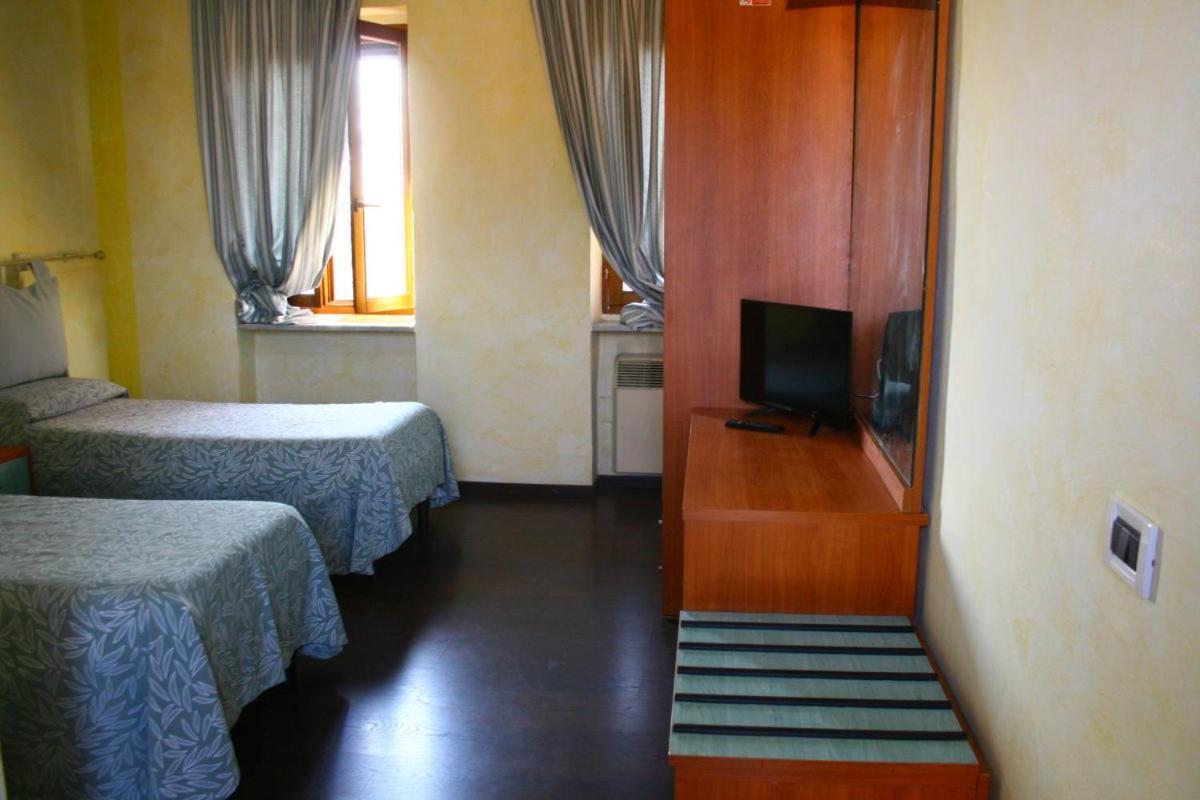 בורגרו טורינזה Albergo Vecchio Pavone מראה חיצוני תמונה